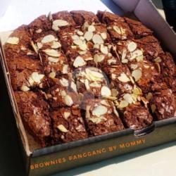 Brownies Panggang Topping Almond