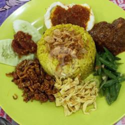 Nasi Kuning   Ayam Goreng