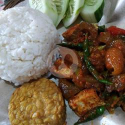 Nasi Oseng Kikil Pedas