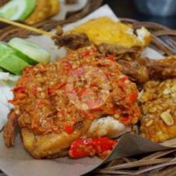 Ayam Geprek   Nasi   Sambel