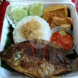 Nasi Penyetan Mujaer