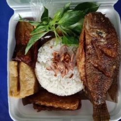 Nasi Uduk Nila  Tahu Tempe  Kemangi  Timun