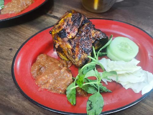 Warung Penyet Dan Seafood Coolmax, Jl. Tirtoagung