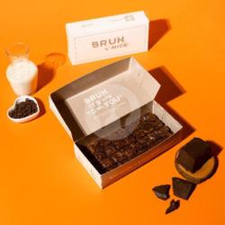 Signature Fudgy Brownies Box