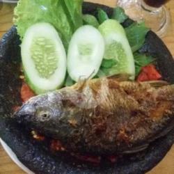 Lalapan Ikan Mujair Sambel Lamongan   Telur Dadar