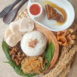 Nasi Uduk Semur Tahu