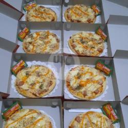 Pizza Bolognaise ( Sosis, Keju Parut, Keju Melt )