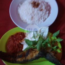 Pecel Lele   Sambal Lalapan   Nasi Uduk