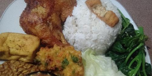 Tempong Ayam & Lalapan Be Delci, Denpasar