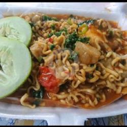 Mie Pedas Mampus Becek Bakso