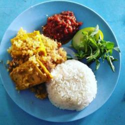 Nasi Tahu Penyet Kremes Lalapan