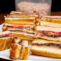 Roti Bakar Coklat Strawberry Nanas