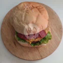 Burger Ayam Smoked Beef