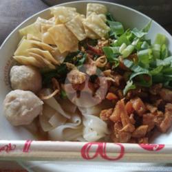 Mie Kwetiau Ayam Bakso