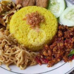 Nasi Tumpeng Sederhana