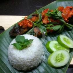 Lele Goreng Penyet Nasi Sambal Lalap