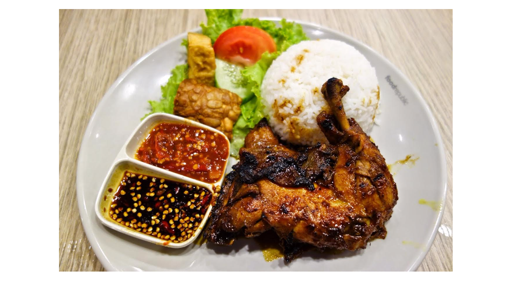 Ayam Bakar Tiga Putri Monggo Mampir, Pahlawan Komaruddin