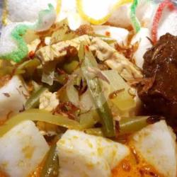 Ketupat Sayur Semur Tahu