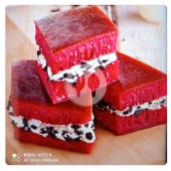 Martabak Redvelvet Kismis   Susu