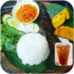 Paket Lele Bakar Kecap Madu   Nasi   Es Teh