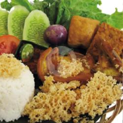 Nasi Uduk Ayam Kremes