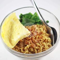 Indomie Sedap Goreng   Telor Dadar   Lalapan   Kerupuk