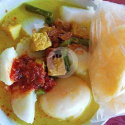 Lontong Sayur Plus Telor Rebus