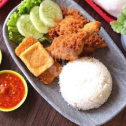 Paket Nasi Ayam Serundeng Kumplit