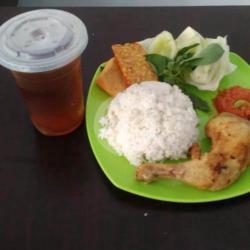 Lalapan Ayam   Tempe   Nasi   Teh