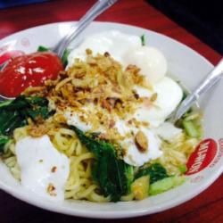 Indomie Rebus Telor Sayuran Rasa Ayam Bawang