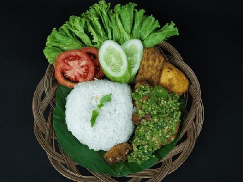 gudeg-jogja-ayam-penyet-sambal-ijo-jl-baranangsiang-gofood