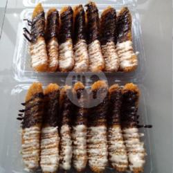 Pisang Pasir Mix Toping Coklat Dan Tiramisu