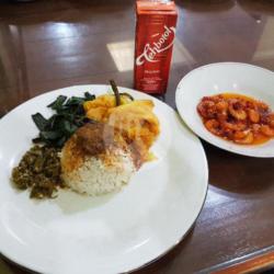 Nasi   Udang Balado   Teh Botol