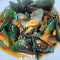 Kerang Hijau Masak: Saos Padang,  Saos Tiram,  Saos Mentega,  Lada Hitam,  Asam Manis,  Saos Telur Asin