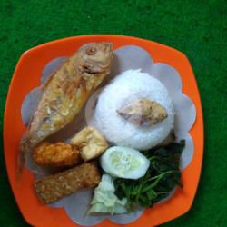 Paket Nasi Tempong Ikan Laut Goreng Komplit