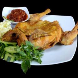 Ayam Kampung Utuh Goreng Dadakan