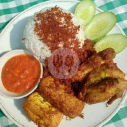 Nasi Ayam Goreng Special Serundeng Komplit