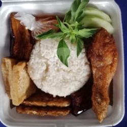 Lalapan Ayam   Nasi  Sambal   Tahu  Tempe  Terong  Kemangi  Timun