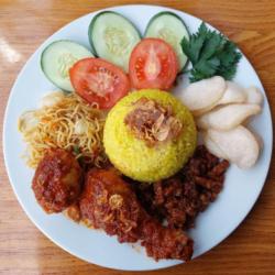 Nasi Kuning Ayam Telor