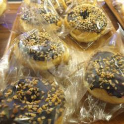 Donut Coklat Kacang