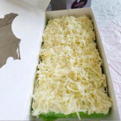 Bolu Kukus Pandan Topping Keju Serut