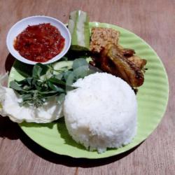 Nasi Lalapan Ayam   Tempe