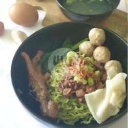 Mie Warna Hijau Komplit