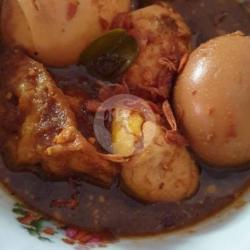 Nasi Uduk Telur Semur