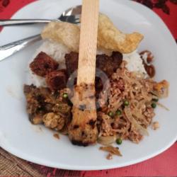 Nasi Lawar Nangka Babi