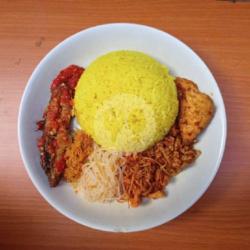 Nasi Kuning Pindang Balado