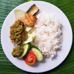 Lalapan Ayam Penyet Sambel Ijo