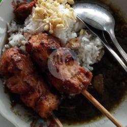 Nasi Rawon Sate Ayam 2 Tusuk