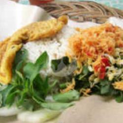 Nasi Urap Telur Dadar   Peyek Komplit