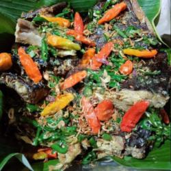 Mangut Daging Pe/pari Kecil